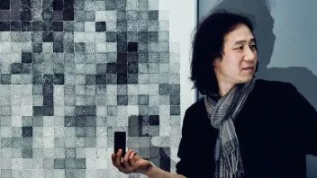 凤凰艺术 | 来白夜·艺空间，从<b>杨宏伟</b>的“近像素”看版画语言的当代性突破