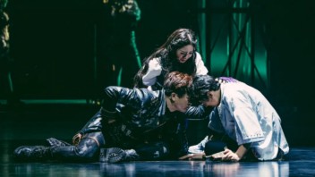 从荧幕到舞台，影创如何“破圈”？相较<b>影视IP</b> 本身，观众更愿为流量明星走进剧场