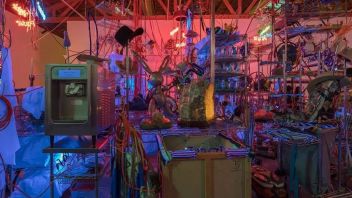 装置 | Jason Rhoades，擅长运用色彩和不同材料的艺术家