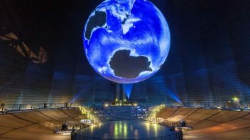 “人造地球”“光雕塑”“时间旅行”  新媒体技术还能多超乎想象？！