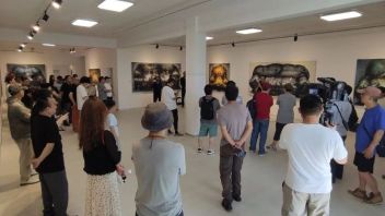 展览现场 | 杜可油画<b>作品展</b>亮相宋庄而已美术馆   溃烂安乐椅中的生命景观