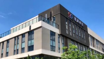 助力AR眼镜轻量化，国内攻破二维扩瞳几何光波导量产