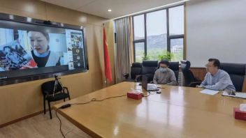 党委书记<b>何思清</b>深入在线课堂听取思政课