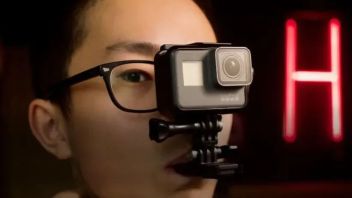霸屏热搜！22岁男生打脸苹果，一张桌子狂揽5.5亿，被央视点赞：理想的样子！