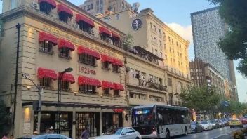漫步四川北路，昔日顶流商圈如今哪样？