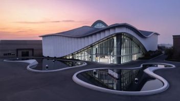 <b>林琮然新作</b> | 逆光“山谷”，全球首个最大陶瓷岩板体验空间
