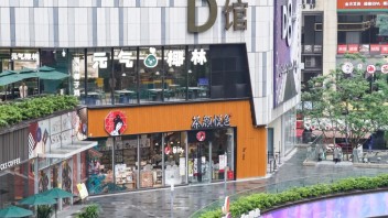 密集开店“失灵”：<b>星巴克</b>困在上海，茶颜悦色被迫出湘