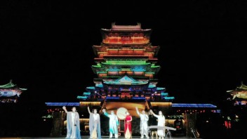 “五一”演出市场收缩明显：全国演出总计5900场，<b>云演出</b>填补线下演出空白