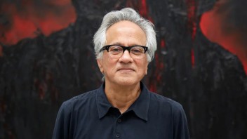 在<b>威尼斯艺术双年展</b>上穿越Anish Kapoor职业生涯中的关键时刻