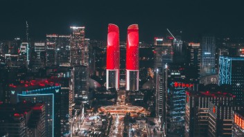 想让客户认可你的媒体？金场景8年引众品牌投<b>户外大屏</b>！