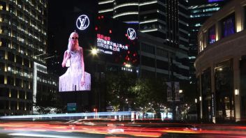 <b>路易威登</b> 2022 春夏女装上海大秀 | 点亮黄浦江的千盏水晶灯