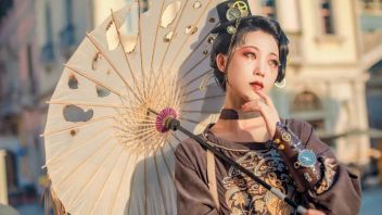 硬核国风！95后女孩将汉服玩出了机械感，大写的震撼！
