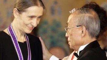 稻盛和夫留下了京都奖，资助过三宅一生、安藤忠雄、<b>白南准</b>