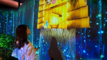 分享 | 亚洲最大主题乐园的<b>光影互动</b>展
