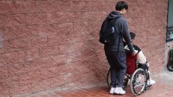 <b>学科动态</b> || “突然，他们从大学生变成老人” —— 华中科技大学社区康养驿站设计 老年模拟体验活动
