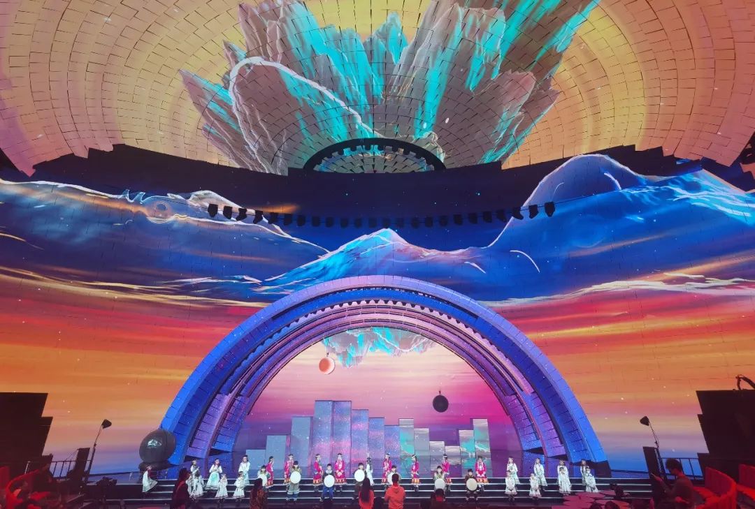 央视2022春晚舞台背景图片
