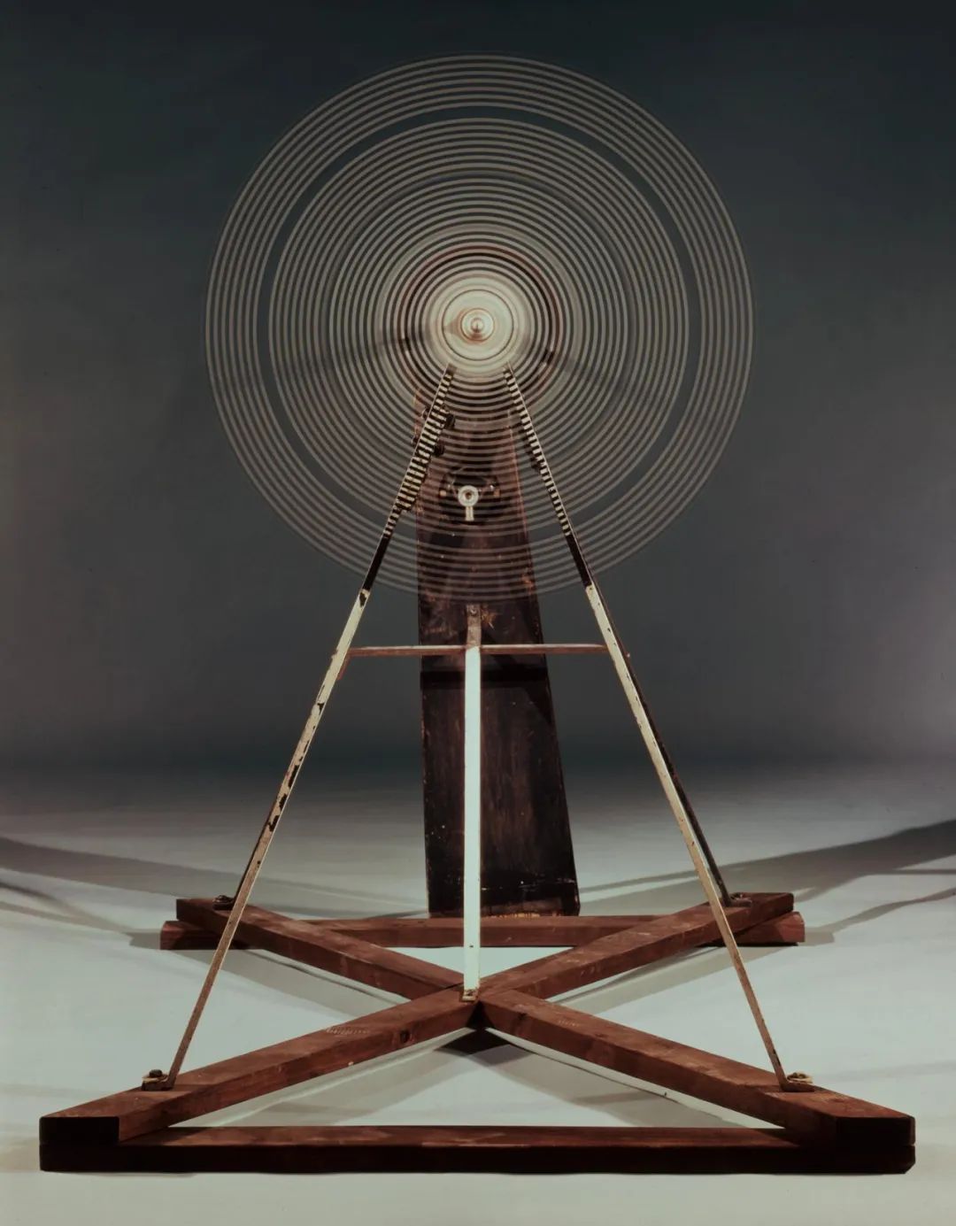 1920 马塞尔·杜尚marcell duchamp 旋转玻璃板可能是最初的虚拟