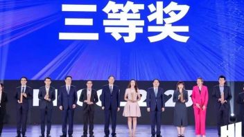 HICOOL2023全球创业者峰会开幕，国产信创 3D引擎技术引领者七维科技获奖