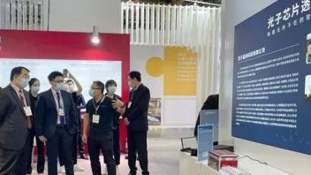 光子芯片<b>透明屏</b>代表深圳数字文创前沿科技亮相文博会澳门展