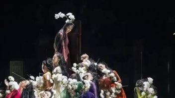 剧赏丨舞剧《<b>红楼梦</b>》：情缘聚散终消泯，荼靡花事又缤纷