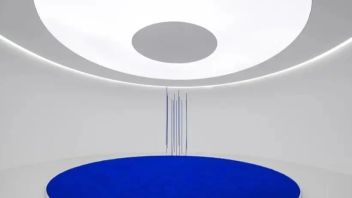 <b>展览现场</b> |  克莱因的无限蓝与扎哈的未来建筑