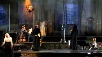 契诃夫式剧场时尚——四版当代圣彼得堡《<b>三姐妹</b>》演出赏析