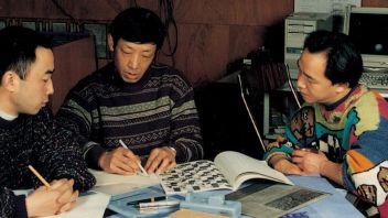 以<b>取消</b>的方式存在：新刻度小组的“悖论”与“悲剧”