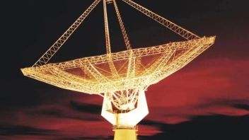 地球首次！印度<b>望远镜</b>收到90亿光年外的问候，不是外星人？