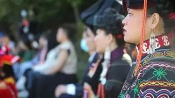 聚焦丨第四届大凉山<b>国际戏剧节</b>开幕 20多部中外剧目汇聚剧场和“云上”
