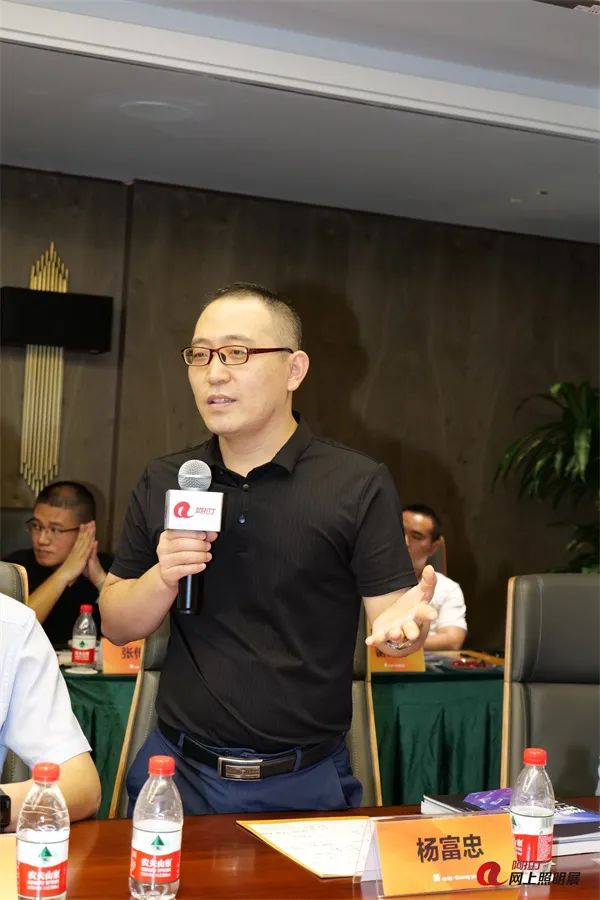 杨富忠.jpg