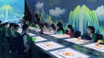 中黄外国语小学走进新起典和ZBOX产学研<b>光影体验</b>馆