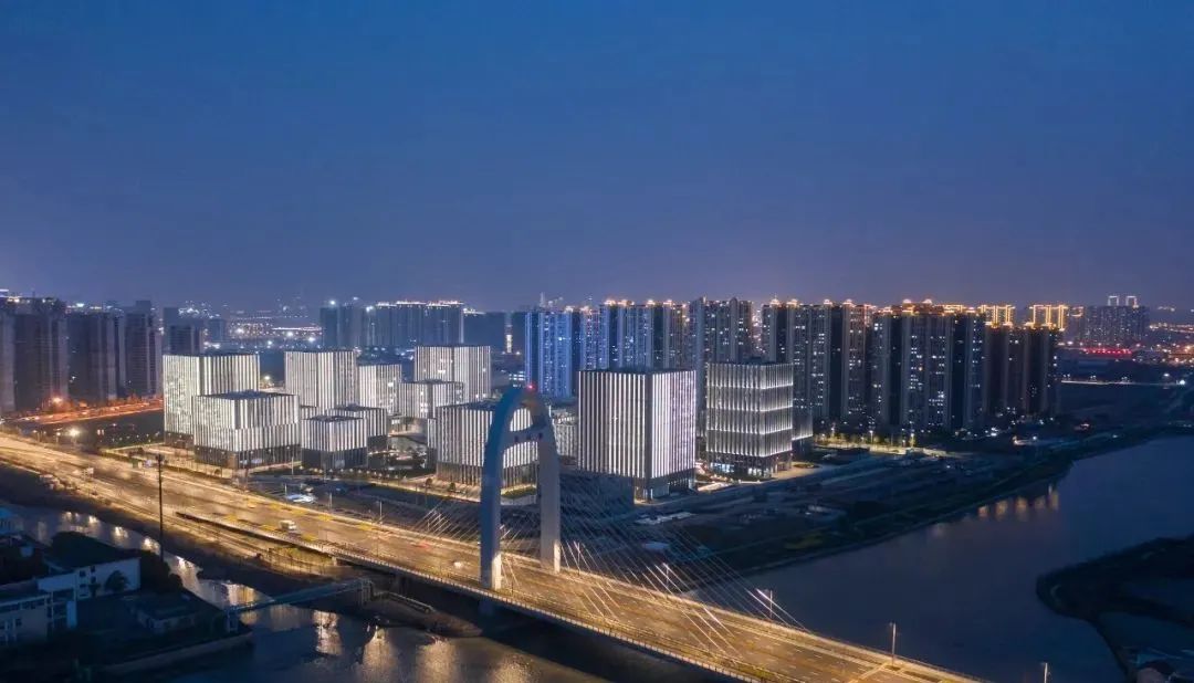 长三角研发社区启动区，夜间一个灵动的科技地标 数艺网 