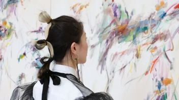 以“侠客精神”暂居柏林的她，为何能受到贝浩登青睐？