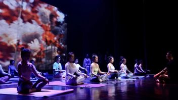 <b>沉浸式舞台</b>：瑜伽、品茶互动戏剧等元素，打破你演我看的单一关系，开启舞台＋