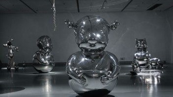 凤凰艺术 | 姜俊：一次<b>存在主义</b>式的双向拓展：汪正虹雕塑作品展“非常童心——记忆的不识不知”
