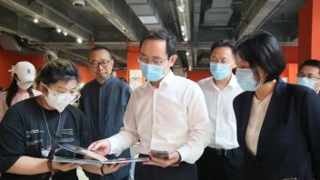 省委宣传部副部长毕司东参观指导山东工艺美术学院2022年<b>设计艺术博览会</b>