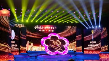 明道鲲鹏系列灯光新品｜性能稳定耀放<b>中国戏剧梅花奖</b>现场