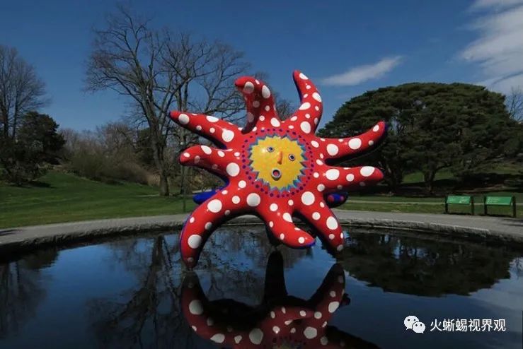 走近一座佈滿草間彌生作品的公園是什麼樣的