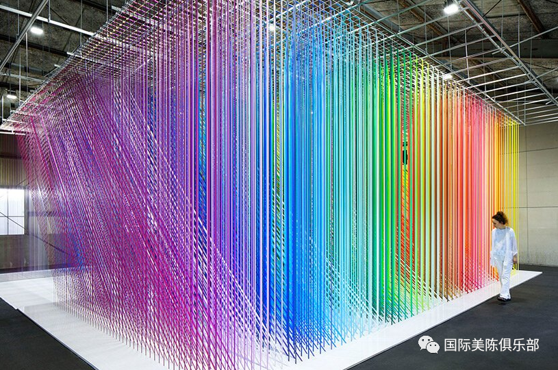 6000条mt胶带创作的彩虹艺术装置-数艺网