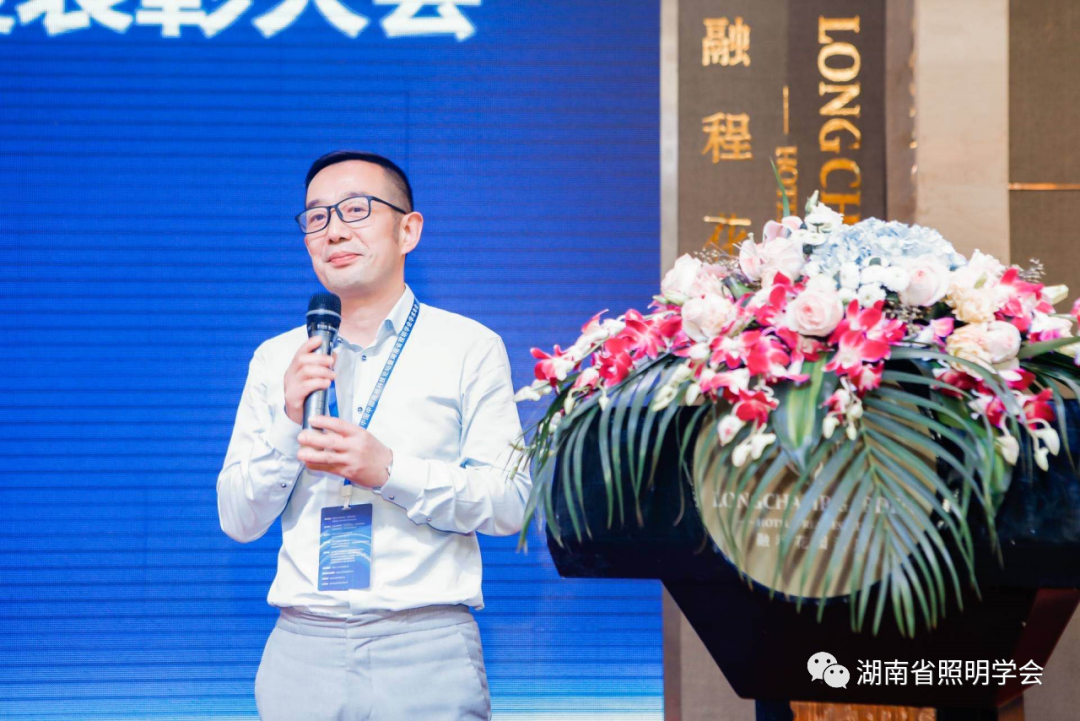 凯上电子科技有限公司总经理唐鑫在表彰大会上,任伟贡宣读了《湖南省