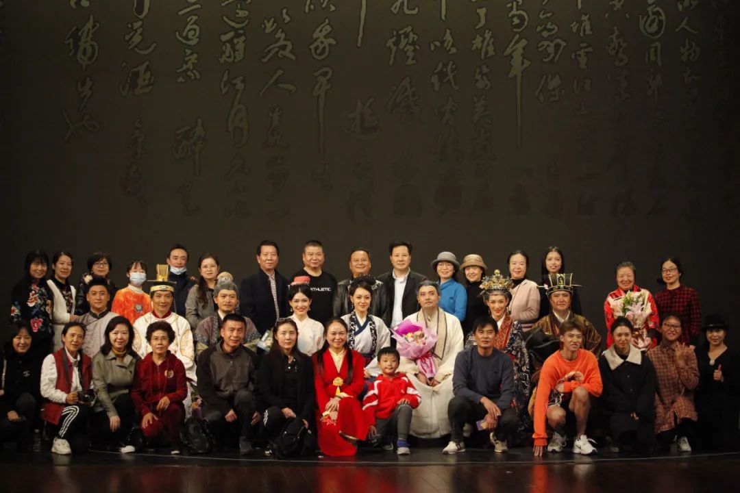 国家一级舞美设计韩生设计,四川人民艺术剧院国家一级演员李东昌领衔
