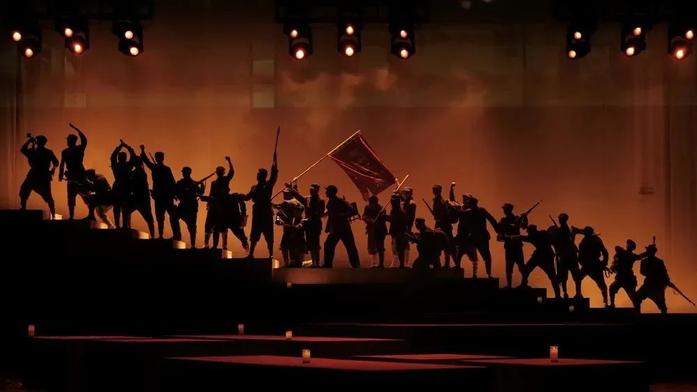 剧讯丨话剧铁流东进全方位调动感官让新时代观众见证铁军精神的代代