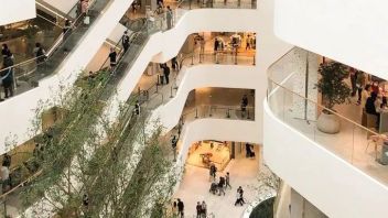 韩国商业没那么惨，<b>免税店</b>、奥莱坚强回血
