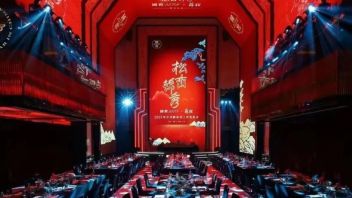 凤凰艺术 | 2023年国窖1573×<b>薛松</b>“松峦锦秀”艺术新春酒重磅上市