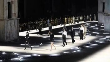 演出活动 | 全球四大秋冬<b>时装周</b>，最值得看的6个秀场创意设计！
