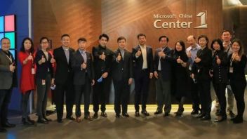 蔡奇王志刚<b>陈吉宁</b>等部市领导参观xenario飞来飞去力作：Microsoft创新展示中心