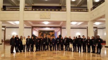 第十一次文代会 | 鲁晓波：<b>艺术工作者</b>要为树立社会新风尚发挥榜样引领作用