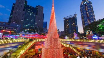 来自世界各地的<b>圣诞树装置</b>