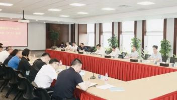 省旅游投资集团党委<b>理论学习</b>中心组专题学习习近平总书记关于旅游产业发展