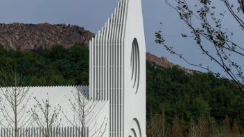 建筑丨时空消解中的白色建构：青岛藏马山“<b>月空礼堂</b>”